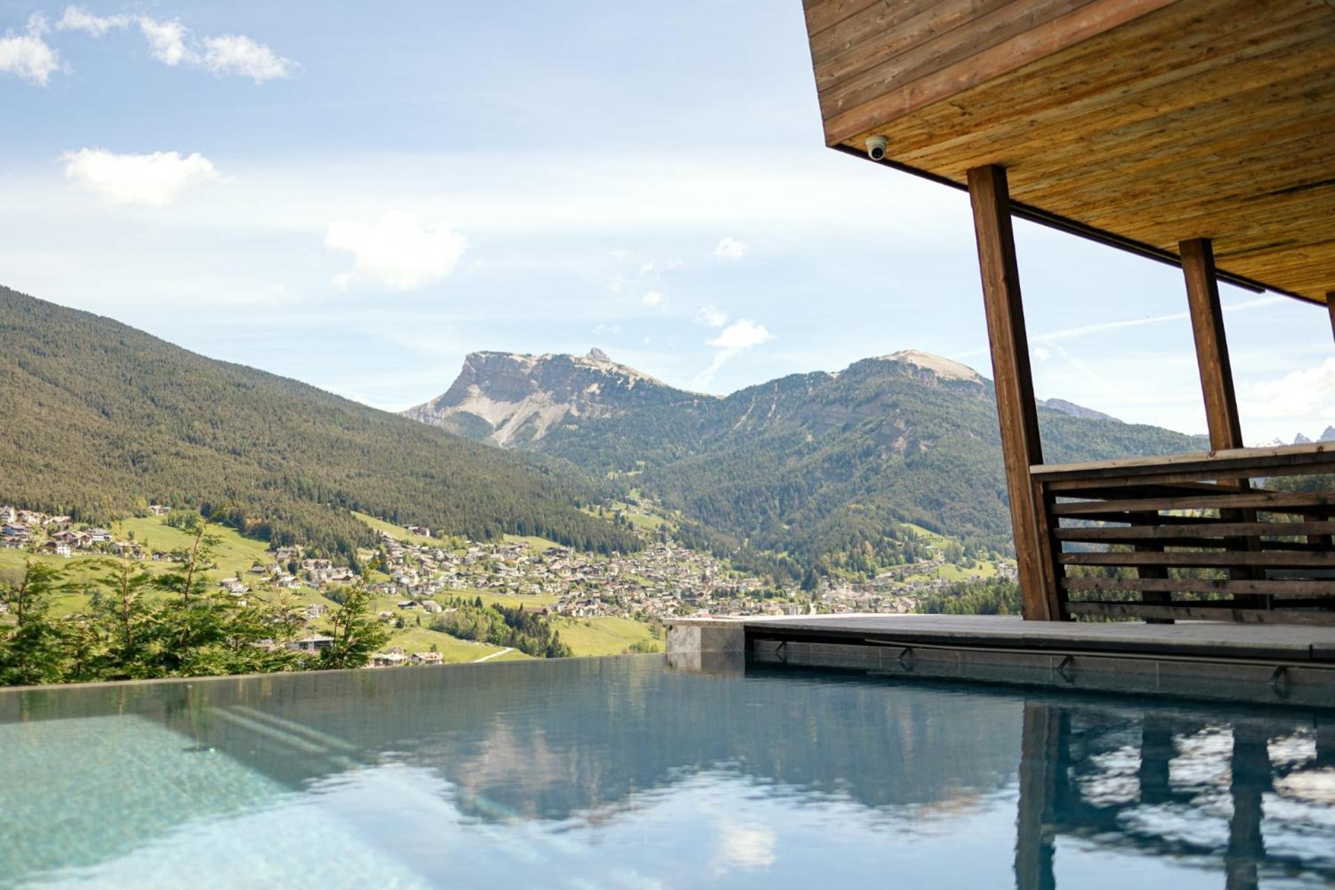 Hotel Niblea Dolomites Ortisei Exterior photo